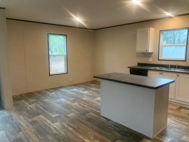 Photo - For Rent: 3 Bedroom, 2 Bath Newer Mobile Home.