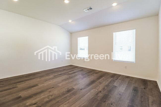 Photo - 100 Jasmine Ct