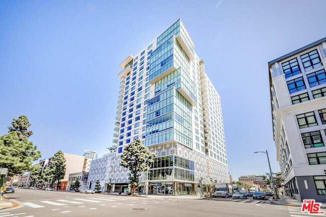 Building Photo - 1050 S Grand Ave Unit 905