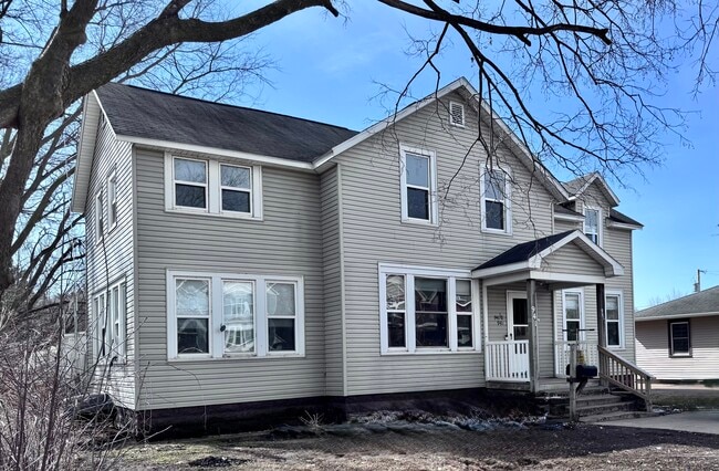 Building Photo - 941 Main St