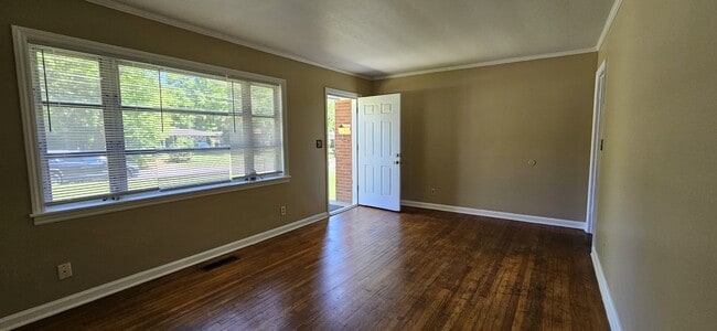 Photo - 2004 Roebuck St