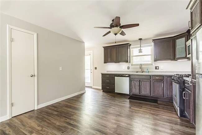 Photo - 73 Campus Dr