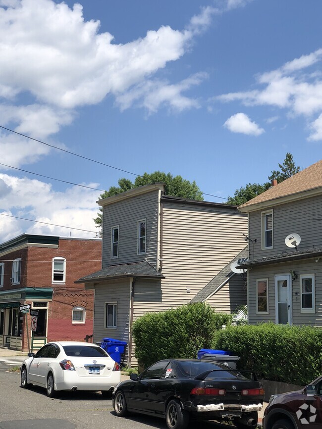 Building Photo - 22 Pleasant St Unit . I Rental