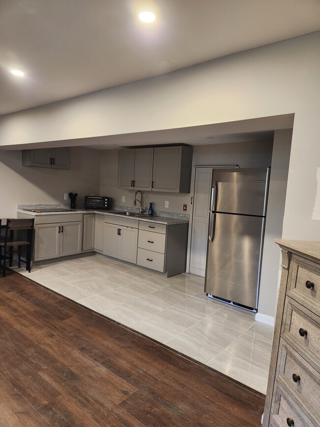 Building Photo - 1783 Summer St Unit Studio Apartment