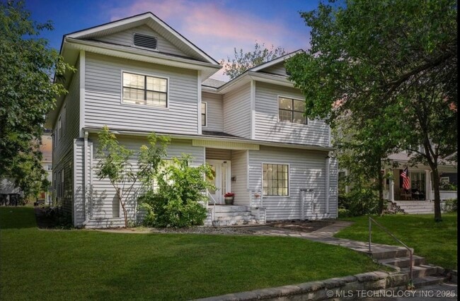 Building Photo - 806 S Osage Ave