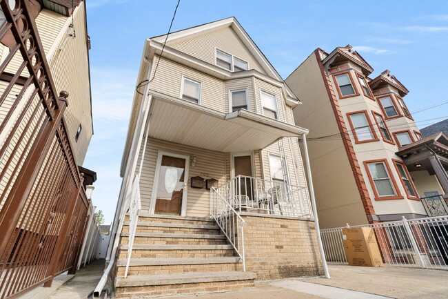 Photo - 302 Clerk St House