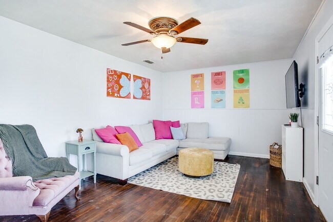 Photo - Pre-Leasing for July 2025! Apartment