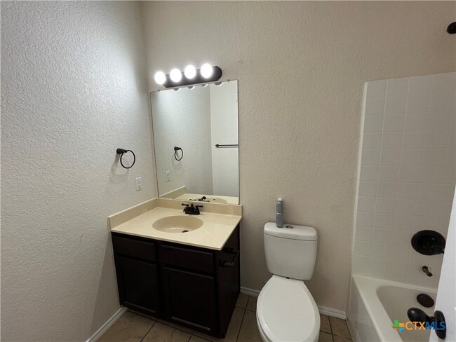 Photo - 685 Creekside Cir