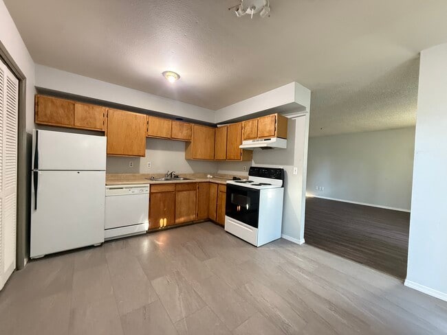 Photo - 4323 N Commercial Ave Unidad 4323