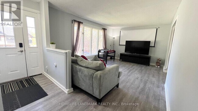 Photo - 688 Line 7 S