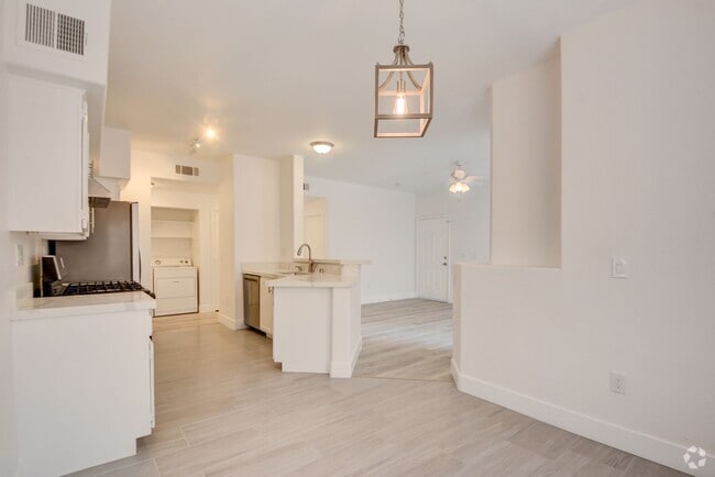 Building Photo - UPGRADED 2 BEDROOM CONDO! Unit 102