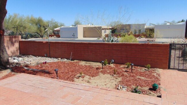 Photo - 675 los Topacios