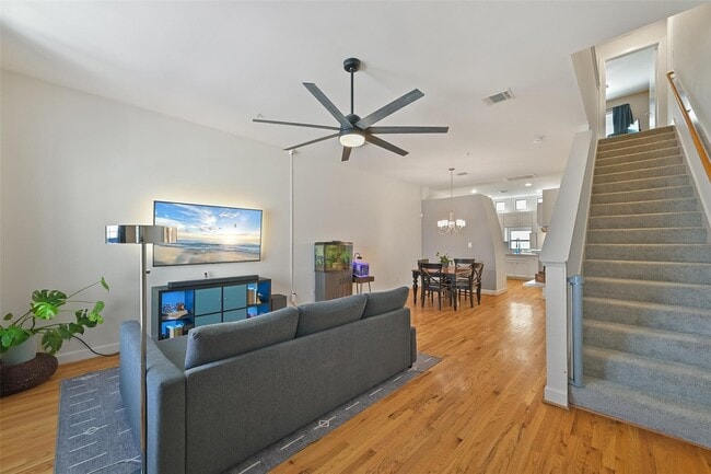 Photo - 8715 Meadowcroft Dr