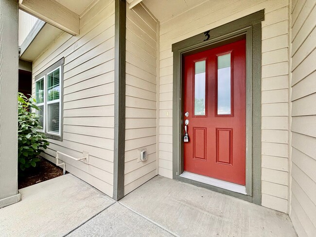 Beautiful 3 bed, 3 bath Townhome in West W... - Beautiful 3 bed, 3 bath Townhome in West W...