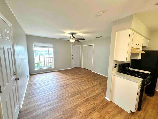 Photo - 8109 Georgian Dr