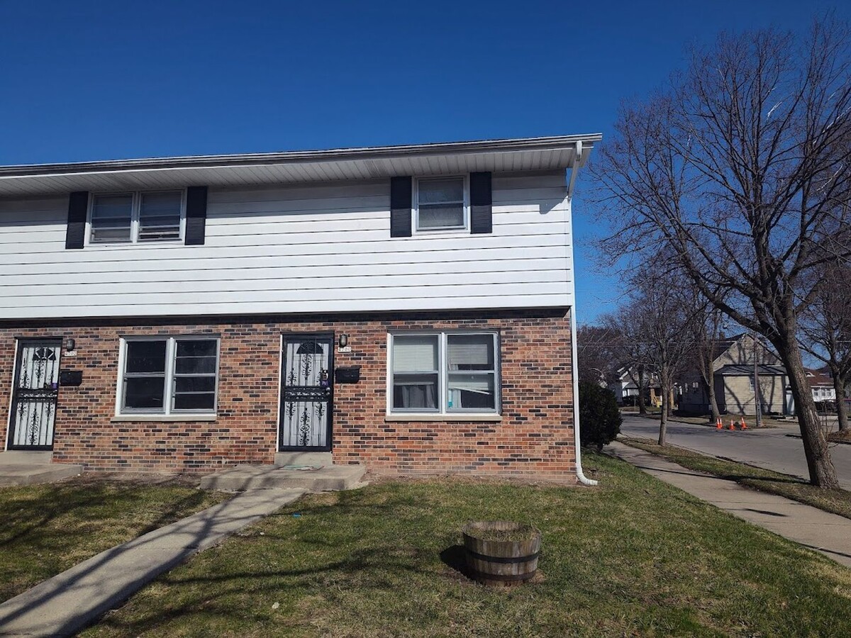 4700N42ndK - 4700N42ndK Apartment Unit 4700