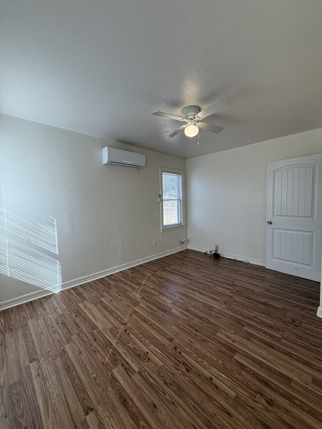 Photo - 114 Avenue V