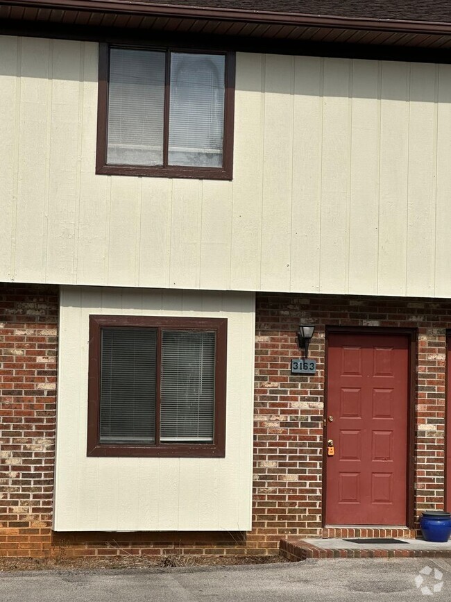 Building Photo - 2 Bedroom / 1.5 Bath Townhome Kingsport, TN