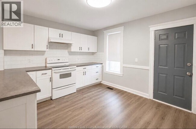 Photo - 790 Marentette Ave