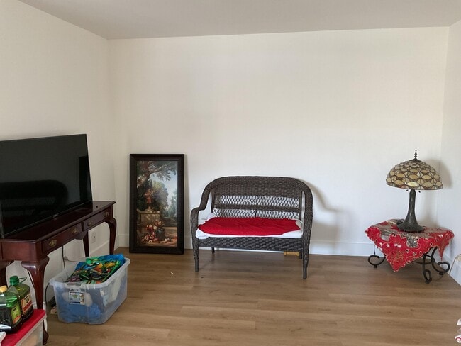 Photo - 473 Capri G Unidad J