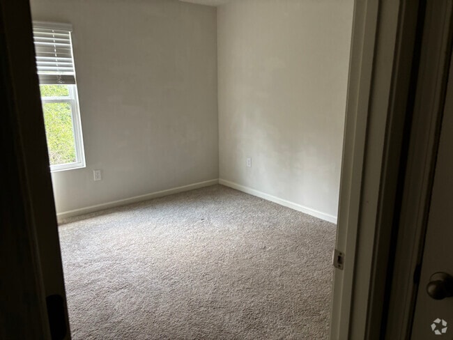 Building Photo - 464 Stoneybrook Dr Rental