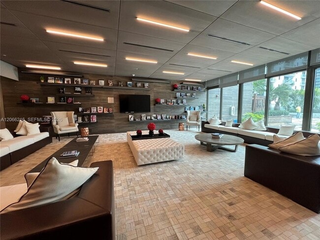 Photo - 1080 Brickell Ave Unidad 2805