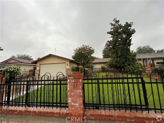 Building Photo - 5809 Sunland St Rental