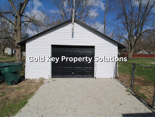 Photo - MUNCIE 3 BR 1 BA House with Garage and Covered Porch (SECTION 8 APPROVED)