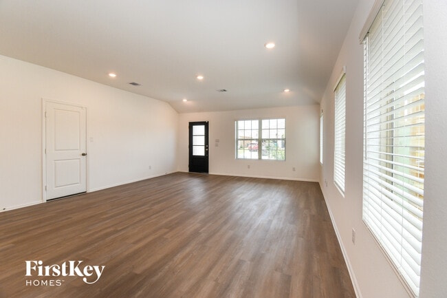 Photo - 712 Willow Harbor Ln