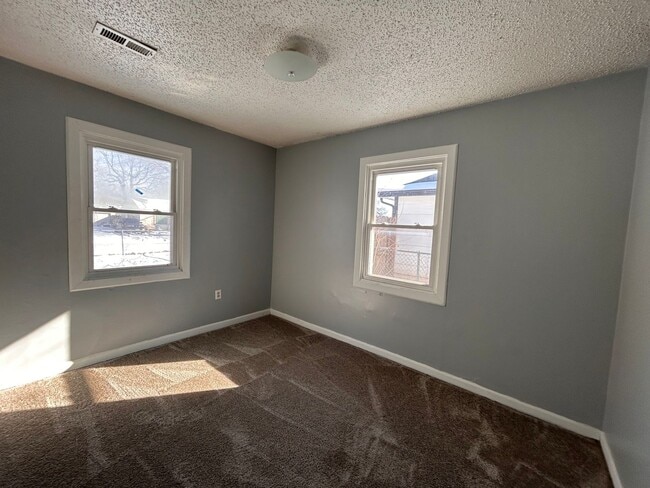 Photo - Cute 3 Bed 1 Bath Home -SECTION 8 APPROVED!