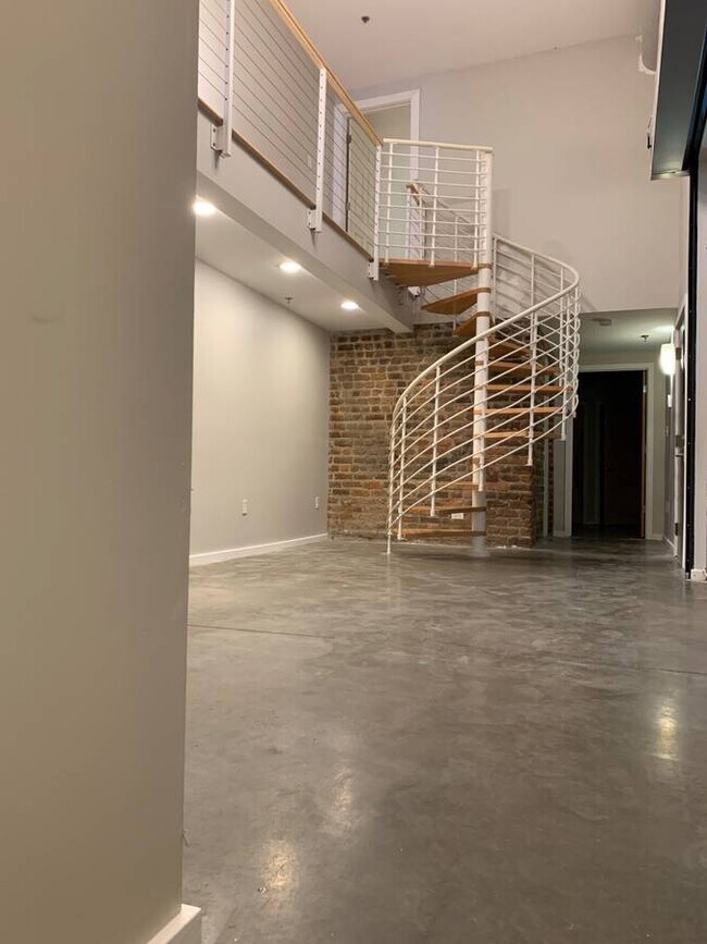 Photo - 16 W Broad St Unidad Apartment 1