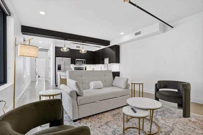 Photo - 116 W 3rd St Unidad ID1322460P