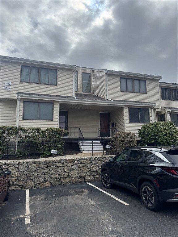 Photo - 909 Pleasant St