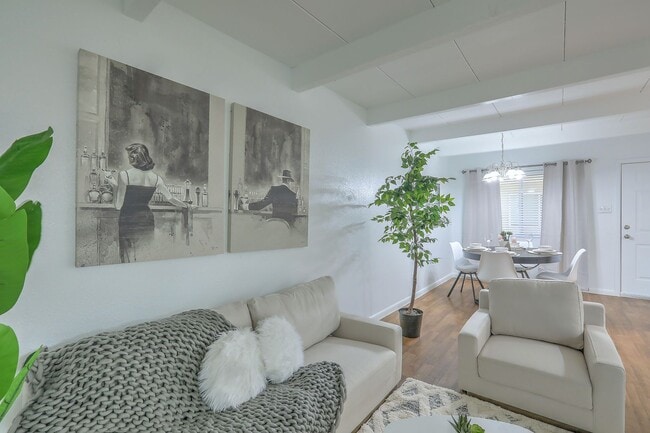 Photo - The Valencia Apartments