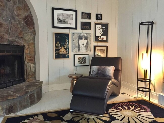 Photo - Looking for a lovely home that is fully furnished!