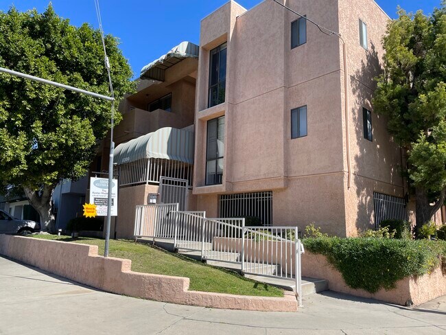 Building Photo - 5300 Kester