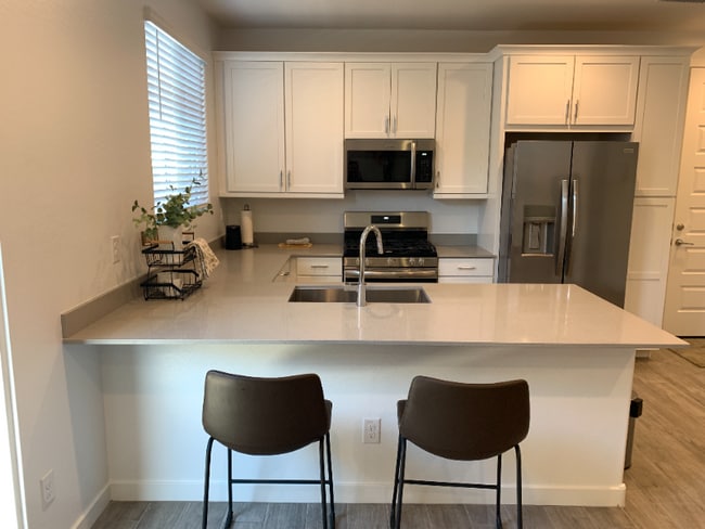 Photo - 15857 W Kendall St Unit 2