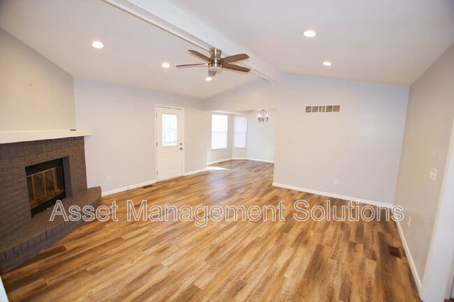 Photo - 1 Oak Point Dr