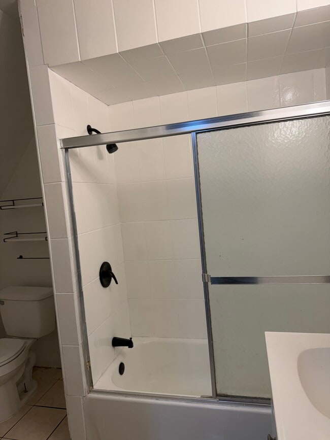 Building Photo - 575 Market St Unit 3