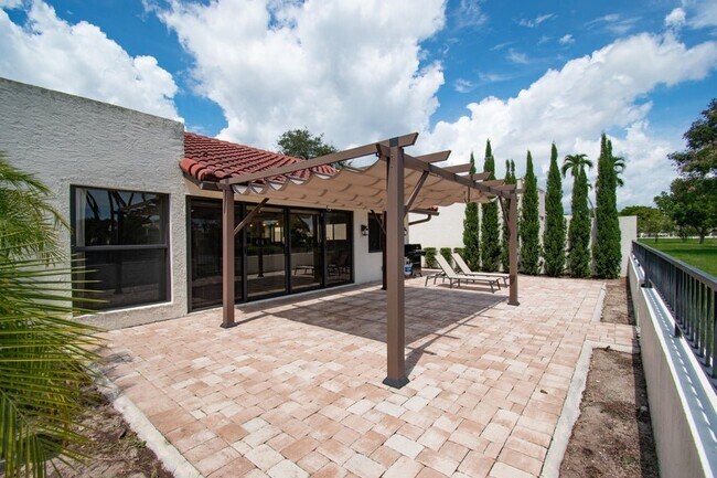 21460 Laguna Dr