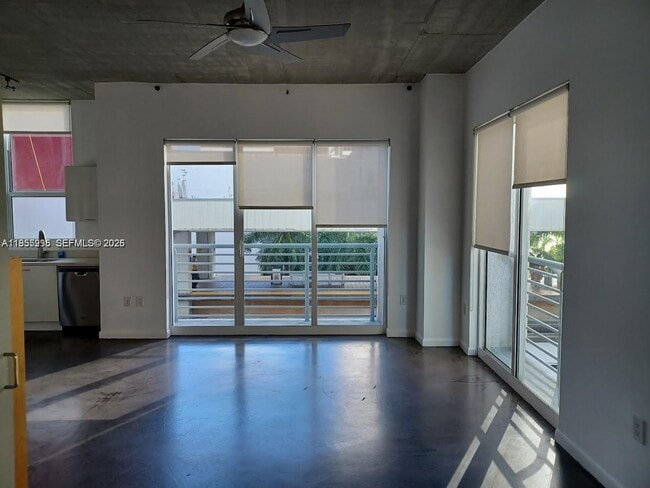 Photo - 133 NE 2nd Ave Unidad 412