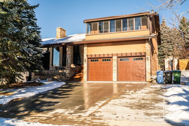 Photo - 836 Edgemont Rd NW