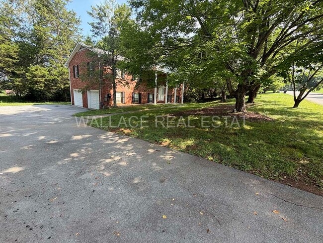 Photo - FARRAGUT LIVING OFFERING 4 BEDROOMS AND 3.5 BATHS WITH NICE SUN PORCH