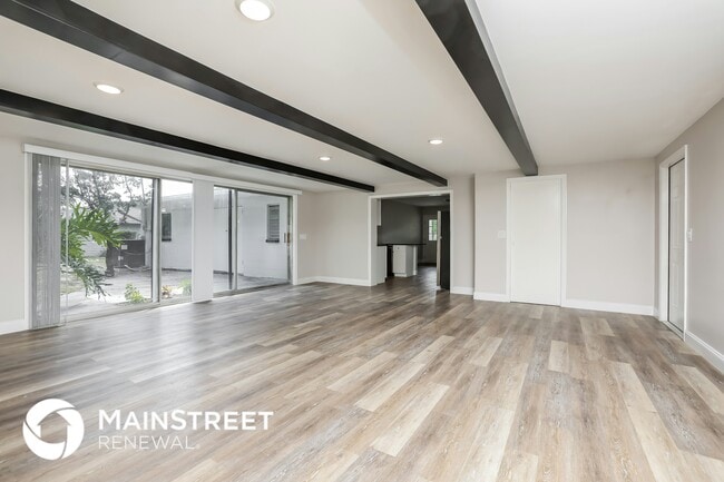 Photo - 2639 Northland Rd