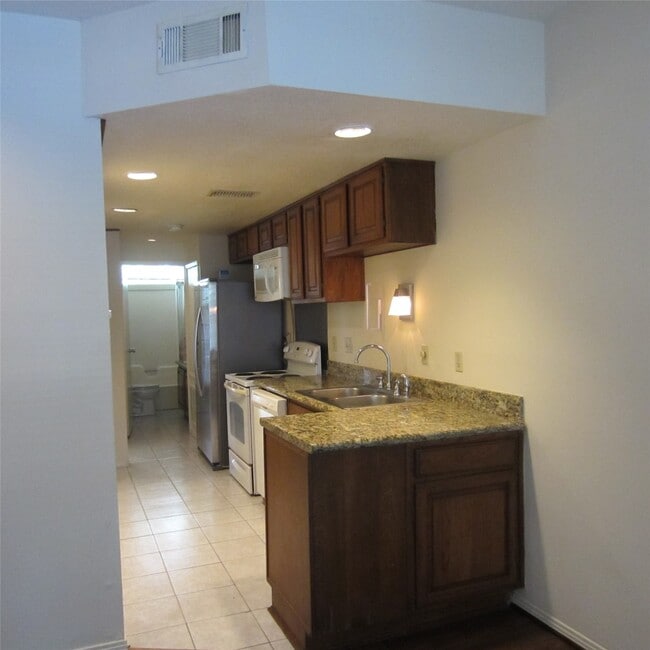 Photo - 512 W Polk St