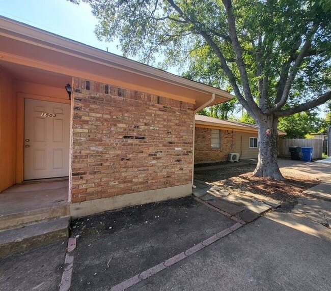 Building Photo - 1503 E Wells Ave Rental