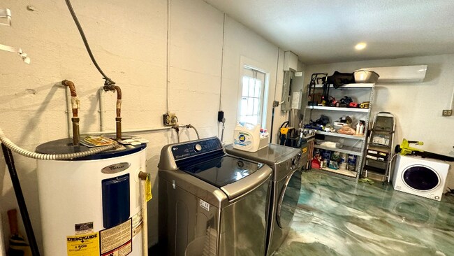 Photo - 232 SE Monroe Cir N