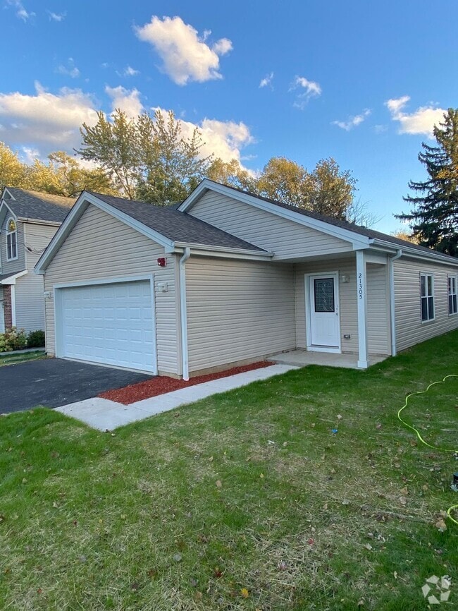 Building Photo - 21305 W Ridge Rd Rental