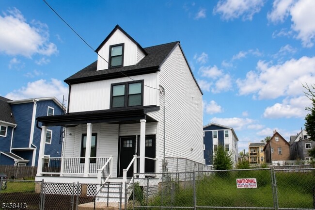 10 Bruen Ave