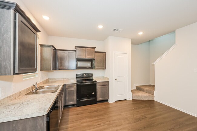 Photo - 1307 Ester Ln